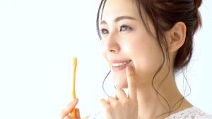 大人の前歯だけ矯正｜向いている歯並びの特徴と注意点を解説