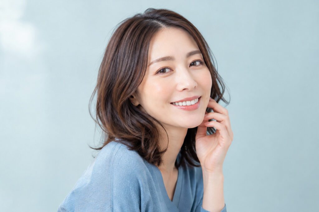 前歯矯正で顔が変わる仕組み｜変化しやすい人と治療法を解説